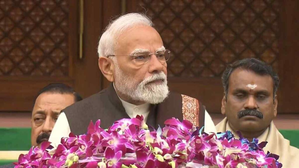 PM Modi : संसद में आर-पार हंगामे के बीच पीएम मोदी का ‘मास्टरस्ट्रोक’ संबोधन आज, सस्पेंशन और नारेबाजी से बढ़ा दिल्ली का पारा PM Modi