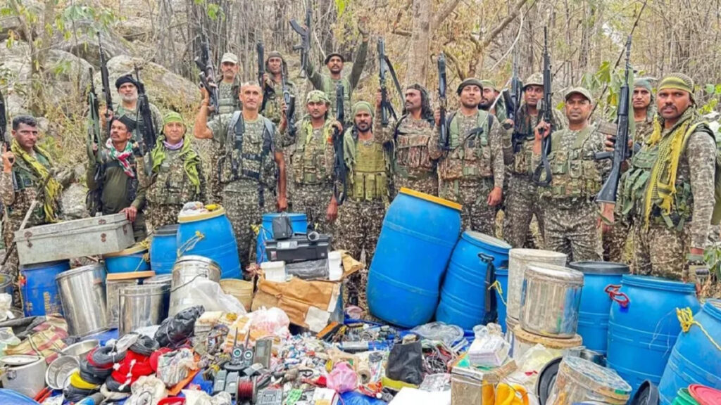 CG NEWS : अबूझमाड़ में नक्सलियों की बड़ी साजिश नाकाम’ DRG और ITBP ने ध्वस्त किया ‘सप्लाई डिपो’, भारी मात्रा में विस्फोटक बरामद