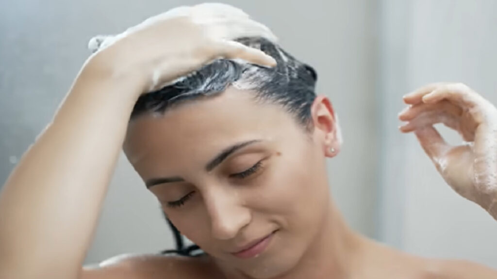 Hair Care Guide: हफ्ते में कितनी बार बाल धोना है सही? अपनी स्कैल्प के अनुसार चुनें सही रूटीन Hair Care Guide