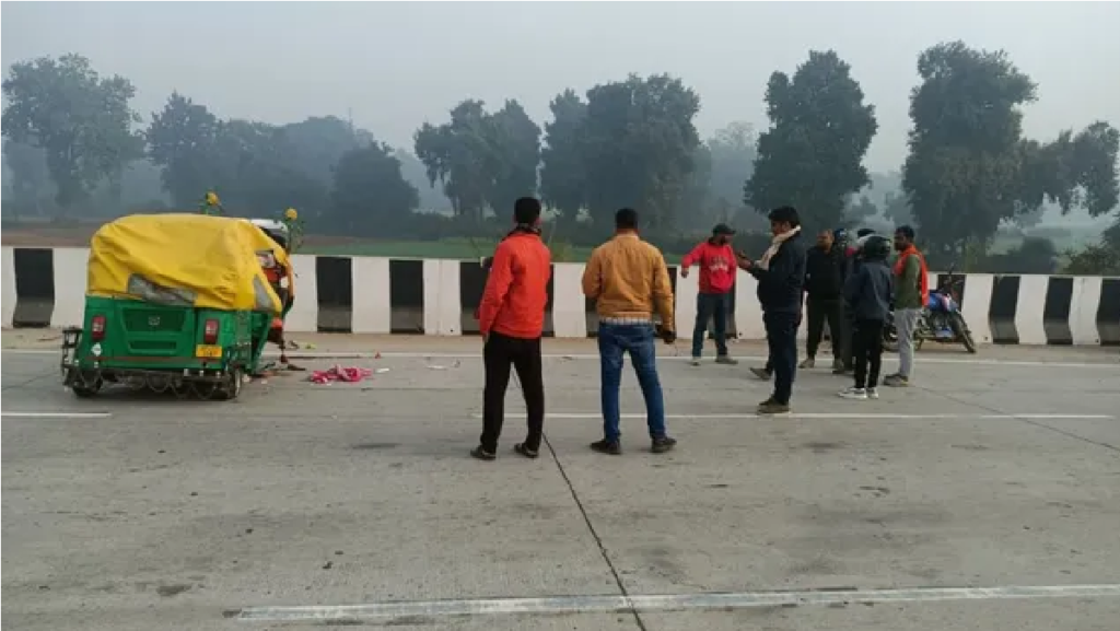 Patna Road Accident : पटना के बिहटा में भीषण सड़क हादसा यात्रियों से भरे ऑटो को ट्रक ने कुचला, 6 की मौत, 2 गंभीर Patna Road Accident