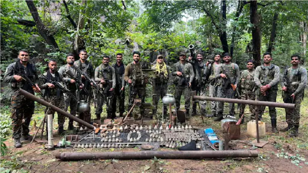 Chhattisgarh Naxal operation : बॉर्डर पर सुरक्षा बलों की बड़ी कार्रवाई एंटी-हैंडलिंग IED बरामद, नक्सलियों का सामान जब्त Chhattisgarh Naxal operation