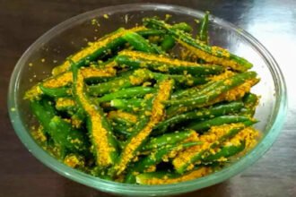 How to make spicy green chilli pickle without oil