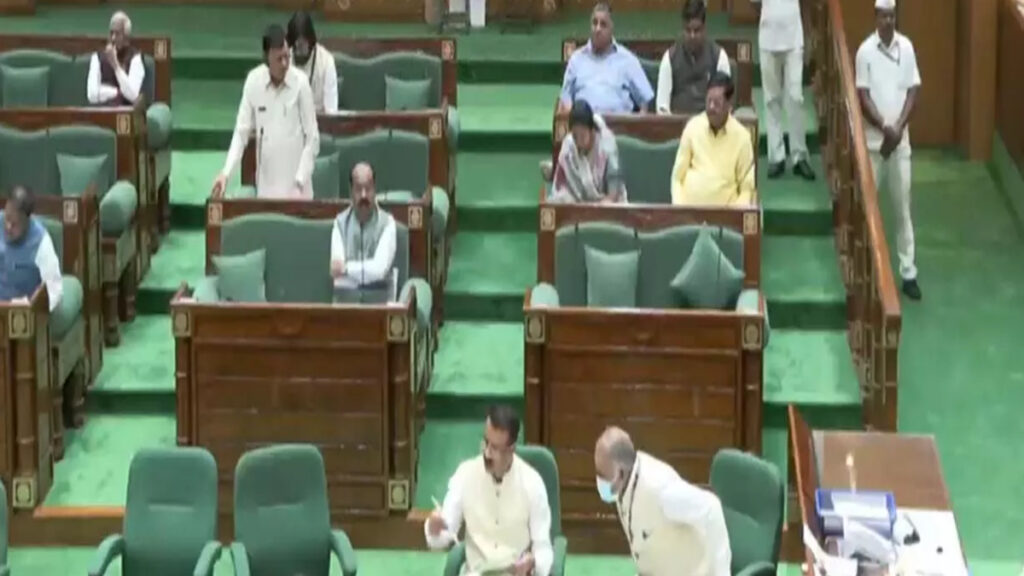 Budget Session : आत्मानंद स्कूलों में प्री-नर्सरी कक्षाएं होंगी बंद, विधानसभा में गूँजा मुद्दा