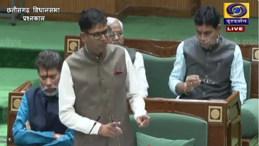विधानसभा LIVE: प्रदूषण और उद्योगों पर गरमाई सियासत