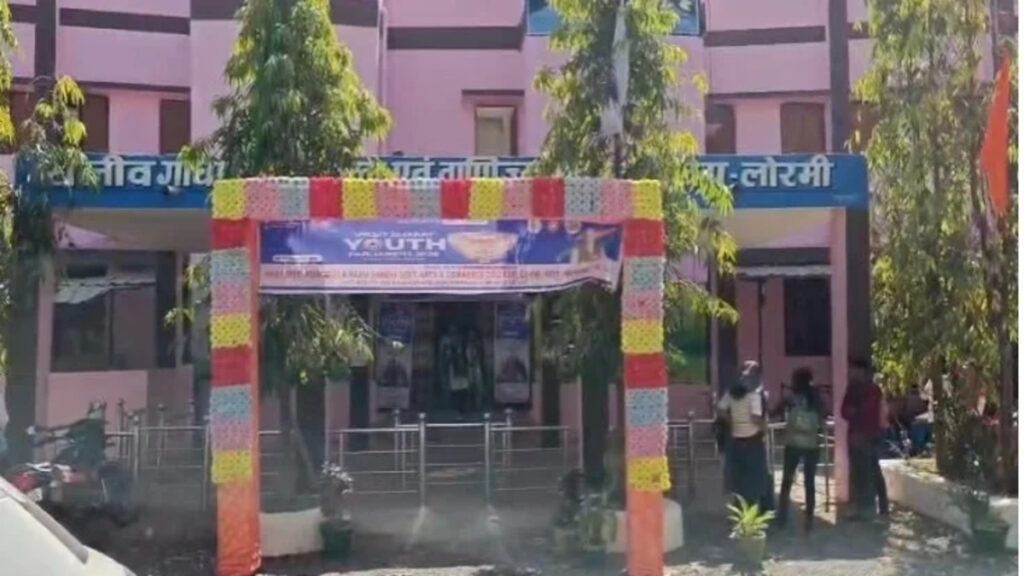 Hi-Tech Copying Exposed : मोबाइल-ब्लूटूथ से परीक्षा देते 10 छात्र धराए; अटल यूनिवर्सिटी ने लोरमी का सेंटर किया निरस्त