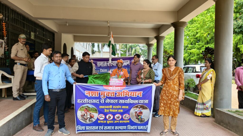 एक्सक्लूसिव: साइकिल पर ‘नेपाल मिशन’—क्या अकेला युवा बदल सकता है नशे की तस्वीर? धमतरी के तुलसीराम की जिद ने खड़े किए बड़े सवाल