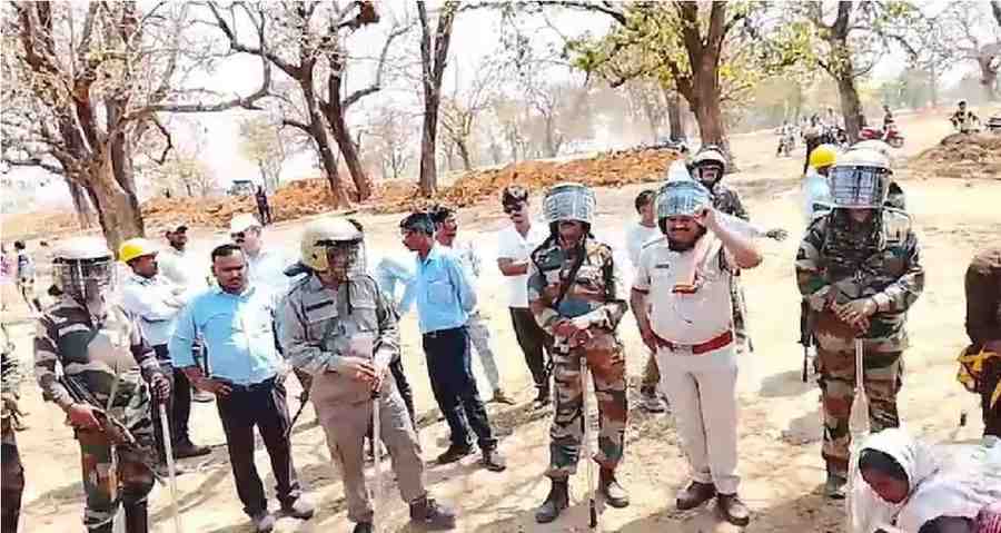 SECL Manager Attack News : SECL मैनेजर पर हमला , महिला सरपंच समेत दर्जनों पर FIR, माइनिंग क्षेत्र में तनाव के बाद पुलिस तैनात SECL Manager Attack News