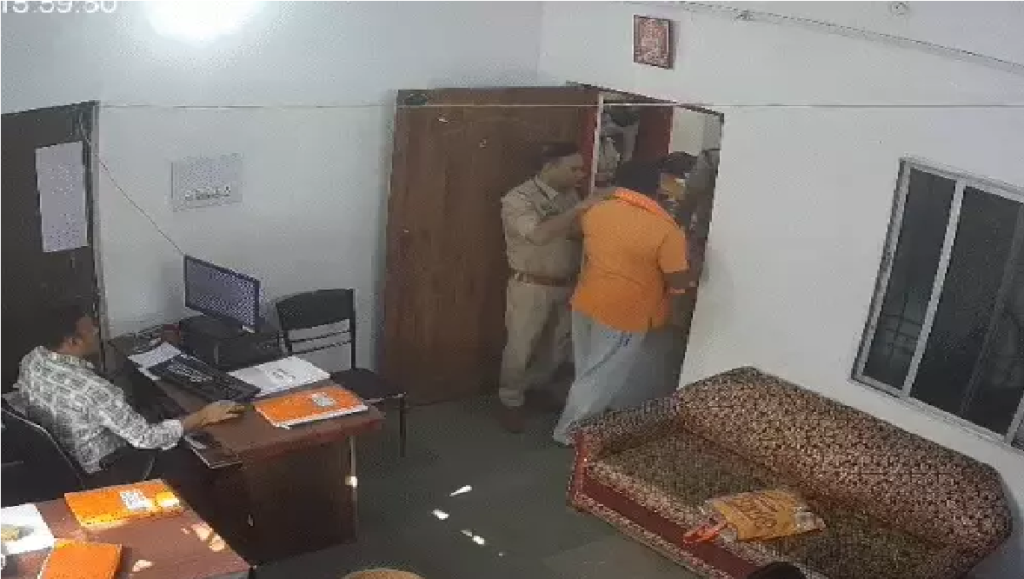 ASI Dinesh Tiwari Suspended : एसएसपी का बड़ा हंटर , बीजेपी कार्यकर्ता से मारपीट करने वाले एएसआई पर गिरी गाज, दर्ज हुई FIR