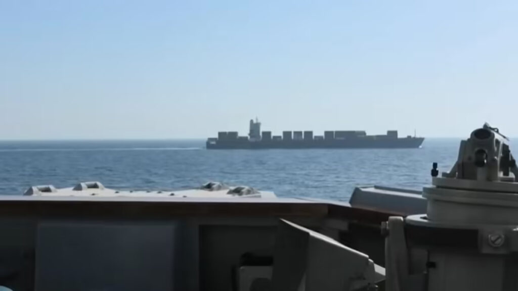 US vs Iran : अमेरिका-ईरान में बढ़ा तनाव, होर्मुज स्ट्रेट में अमेरिकी सेना ने जब्त किया ईरानी जहाज ‘टूस्का’