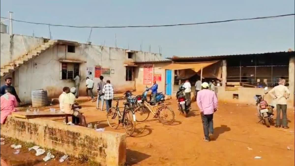 शौकीनों का बुरा हाल: कुरूद-भखारा-छाती में देशी शराब का स्टॉक खत्म, दिनभर भटकते रहे शराबी, कोचियों की खुली किस्मत