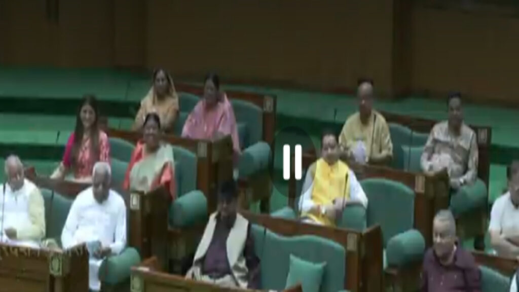 LIVE : छत्तीसगढ़ विधानसभा विशेष सत्र—महिला आरक्षण पर सियासत तेज, पक्ष-विपक्ष आमने-सामने