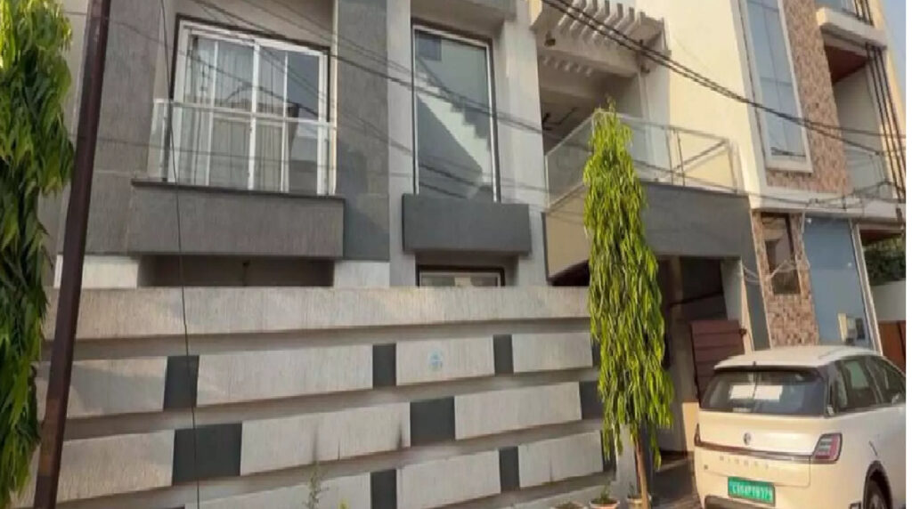 Chhattisgarh Police Action : ऑनलाइन सट्टेबाजी पर बड़ी चोट , ‘3 Stumps’ नेटवर्क का भंडाफोड़, बाबू खेमानी के घर रेड Chhattisgarh Police Action