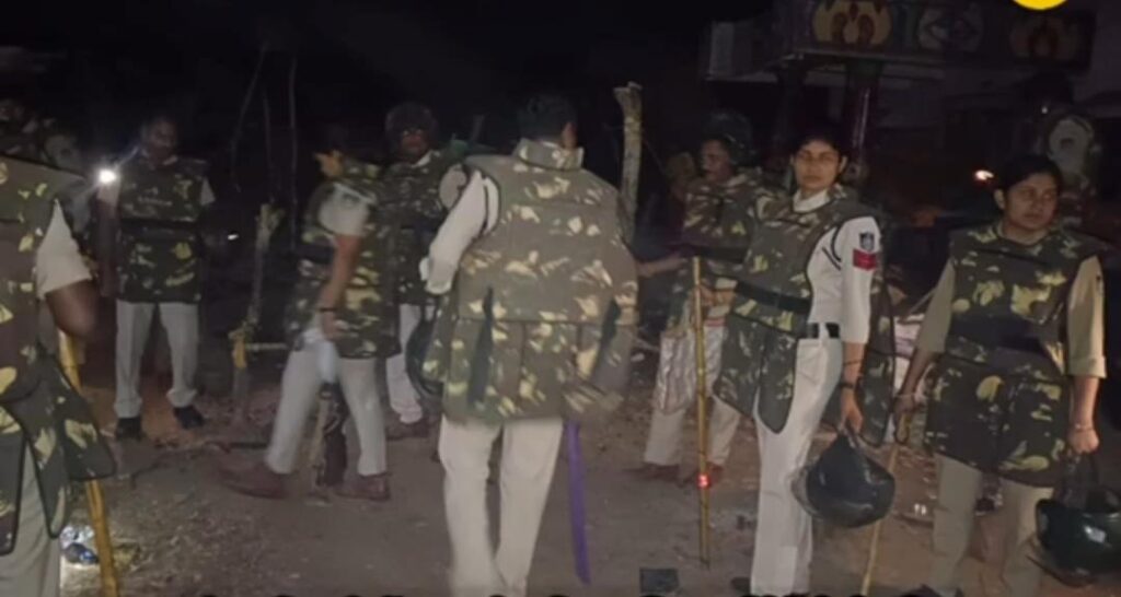 फरार आरोपियों पर पुलिस का बड़ा एक्शन, ड्रोन से घेराबंदी कर 15 बदमाश गिरफ्तार