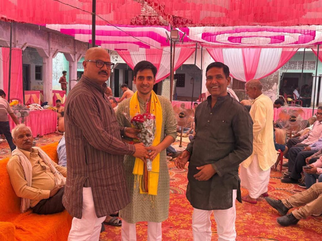 PCS में आयुष पांडेय की सफलता पर ब्रह्मभोज, अमरेंद्र सिंह ‘पिन्टू’ और राजेश मिश्र ने दी शुभकामनाएं