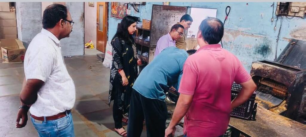 कटनी में खाद्य विभाग की बड़ी कार्रवाई’ ‘सोना बेकरी’ पर छापा, फंगस लगी ब्रेड मौके पर नष्ट