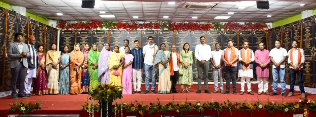 बलरामपुर जिला में विकास को रफ्तार’ मुख्यमंत्री ने पीएमजीएसवाई फेज-4 का किया शुभारंभ, 774 सड़कों का शिलान्यास, 58 नई सड़कों से जुड़ेंगी ग्रामीण बसाहटें
