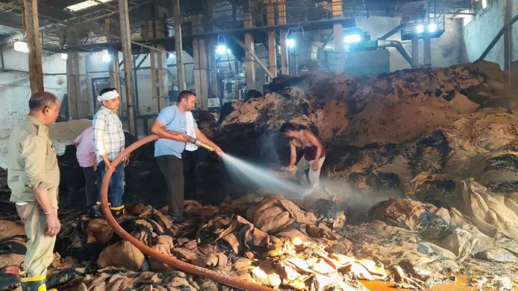 धमतरी: माजिसा राइस मिल में भीषण आग, लाखों का धान-चावल और बारदाना जलकर खाक
