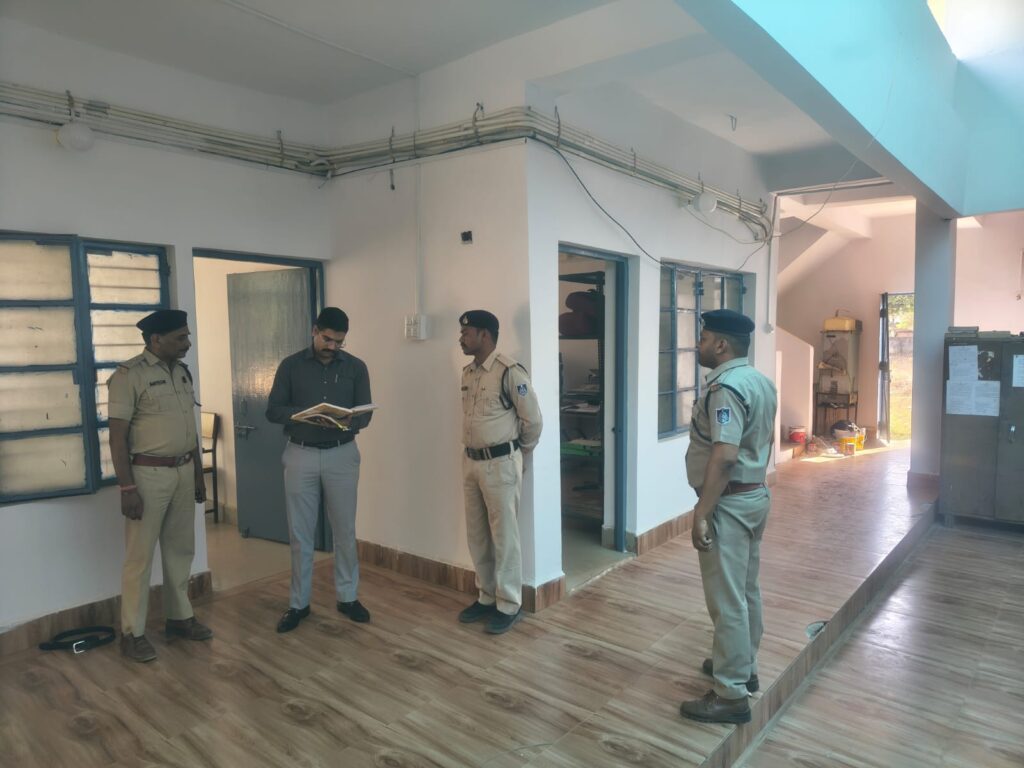 बहोरीबंद और बाकल थाना का कटनी पुलिस अधीक्षक ने किया औचक निरीक्षण, अपराधियों पर कड़ी कार्रवाई के निर्देश