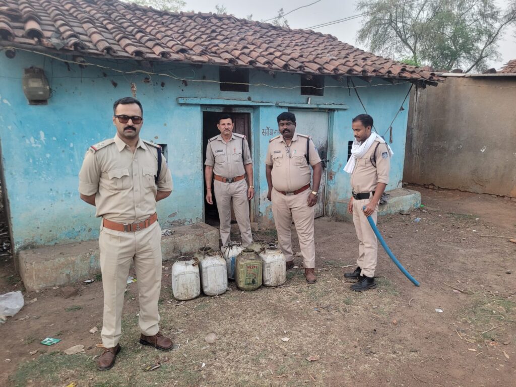 कटनी के ग्राम करहिया कला में कच्ची शराब पर बिलहरी पुलिस की बड़ी कार्यवाही