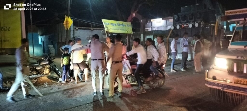 कटनी में सड़क सुरक्षा को लेकर उमरियापान पुलिस सख्त: दर्जनों वाहनों की जांच कर दी समझाइश, नियमों के उल्लंघन पर लगाया जुर्माना