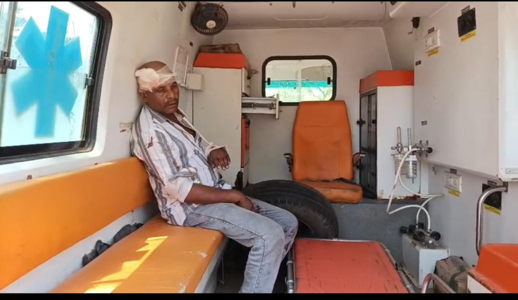 कटनी के रीठी में तेज रफ्तार एंबुलेंस का कहर, बाइक सवार को मारी जोरदार टक्कर, हालत गंभीर — जिला अस्पताल कटनी रेफर