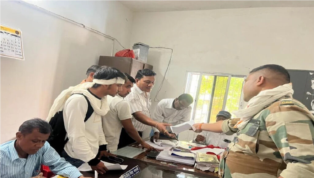CG NEWS : सियासी सनसनी , जेल से बाहर आते ही हत्या के आरोपी ने दाखिल किया नामांकन पत्र