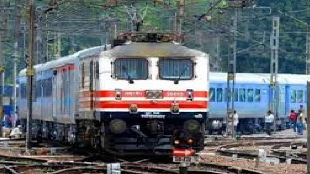 SECR Cancelled Trains : पटरी पर लौटी रफ्तार , रद्द की गई एक्सप्रेस और पैसेंजर ट्रेनों का परिचालन शुरू SECR Cancelled Trains
