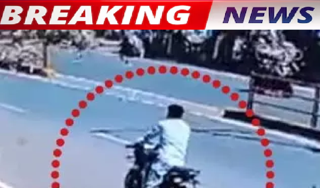 Chhattisgarh Court Security : सीसीटीवी में कैद लाइव चोरी , सूरजपुर न्यायालय परिसर से बाइक पार करते दिखा संदिग्ध Chhattisgarh Court Security
