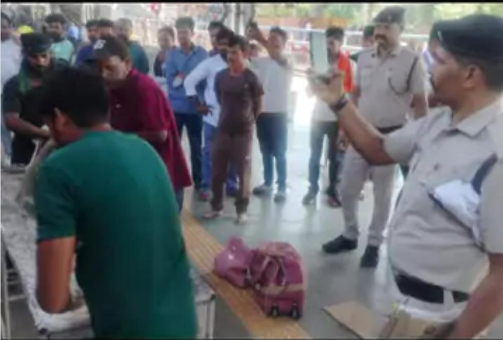 बुजुर्ग महिला यात्री की ट्रेन में मौत:कटनी जंक्शन पर डॉक्टर ने मृत घोषित किया; पुलिस ने परिजनों को सूचना दी