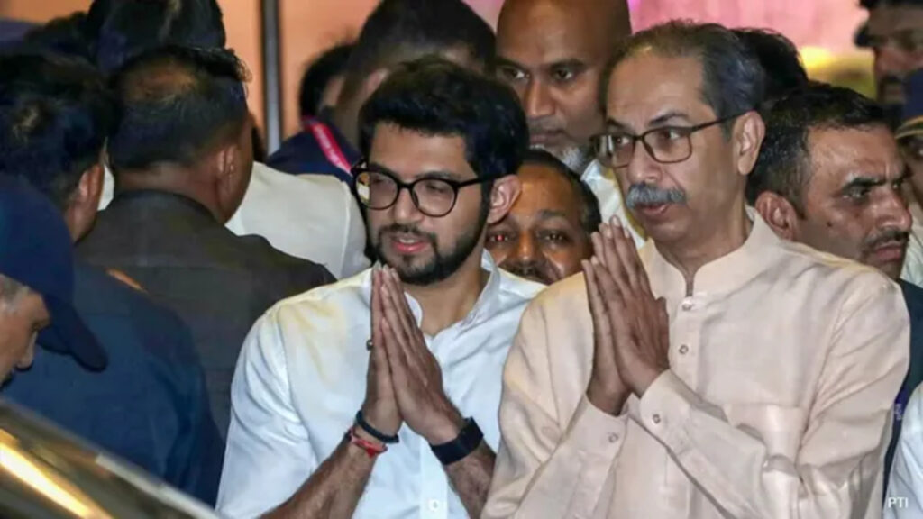 Uddhav Thackeray’ की शिवसेना पर मंडराया नया संकट, छह से सात सांसद शिंदे गुट में जाने को तैयार