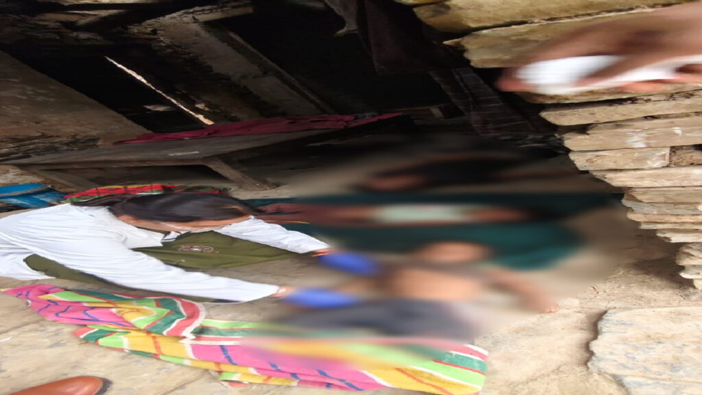 CG NEWS : जांजगीर-चांपा में दिल दहला देने वाली घटना’ पिता समेत दो मासूम बच्चों के शव घर में मिले, जांच में जुटी पुलिस