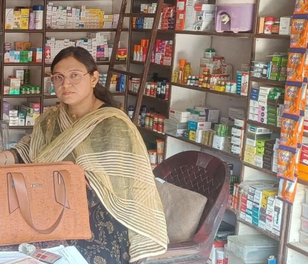 कटनी में औषधि विभाग की सख्ती: अनियमितताओं पर 10 मेडिकल स्टोर्स को नोटिस, लाइसेंस निरस्तीकरण की चेतावनी