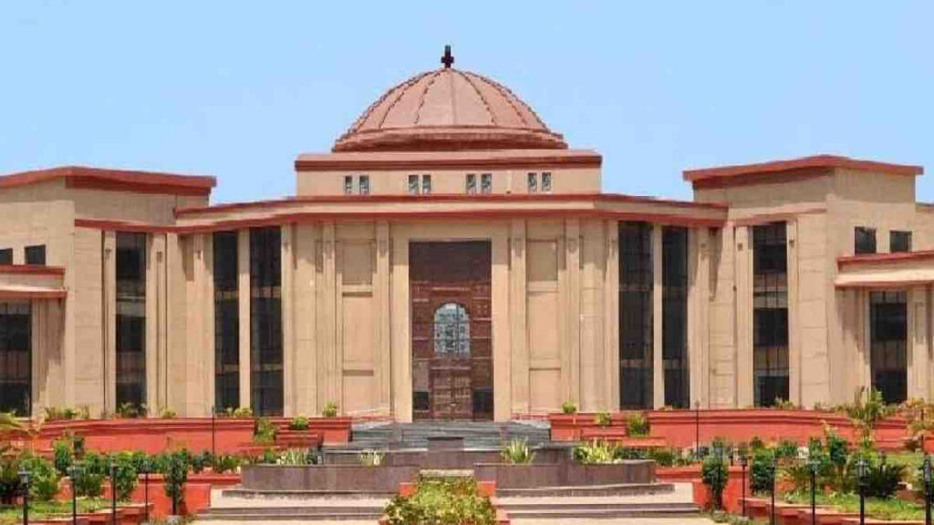 छत्तीसगढ़ High Court’ का बड़ा फैसला’ सरकारी स्कूलों में ‘युक्तियुक्तकरण’ नीति पर लगी मुहर, 24 याचिकाएं खारिज