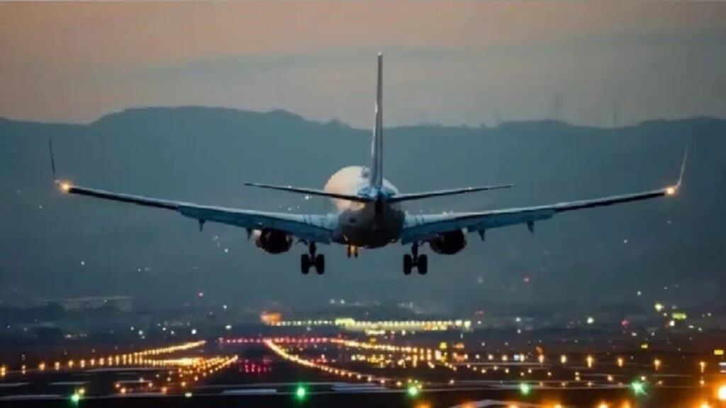 Iran Travel Advisory : ईरान में बिगड़े हालात, भारतीय दूतावास ने कमर्शियल फ्लाइट से बाहर निकलने की दी सलाह